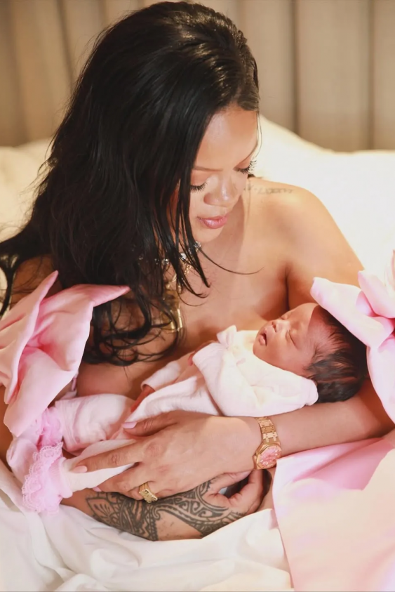 Rihanna, A$AP Rocky ile Üçüncü Çocuğunu Dünyaya Getirdi