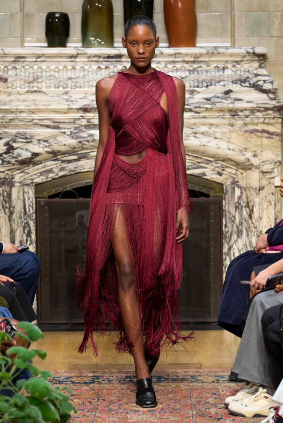 Londra Moda Haftası’nda Öne Çıkan 2026 İlkbahar/Yaz Trendleri