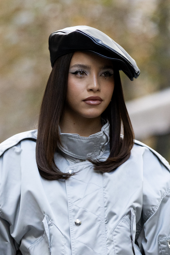 Paris Moda Haftası, Y2K Güzellik Trendlerinin Hâlâ Popüler Olduğunu Kanıtladı