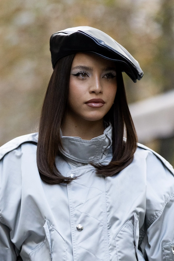 Paris Moda Haftası, Y2K Güzellik Trendlerinin Hâlâ Popüler Olduğunu Kanıtladı