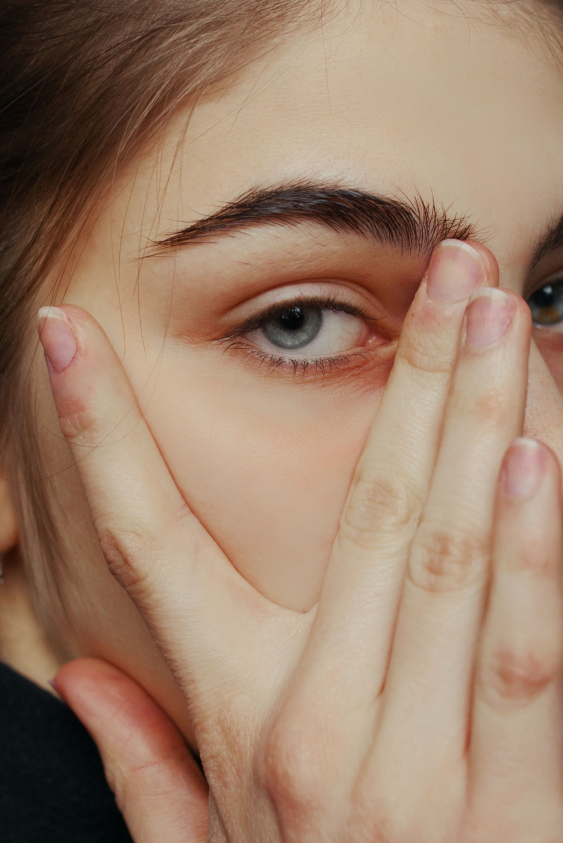 Genç Bakışlar: En İyi 15 Yaşlanma Karşıtı Göz Kremi