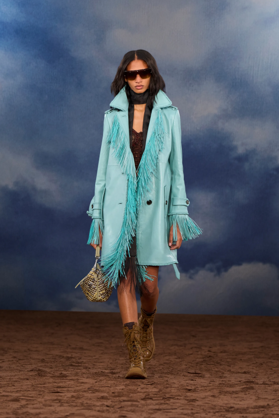 Püskül Detayların Dönüşü: Bohem Zarafetin Modern Yorumu