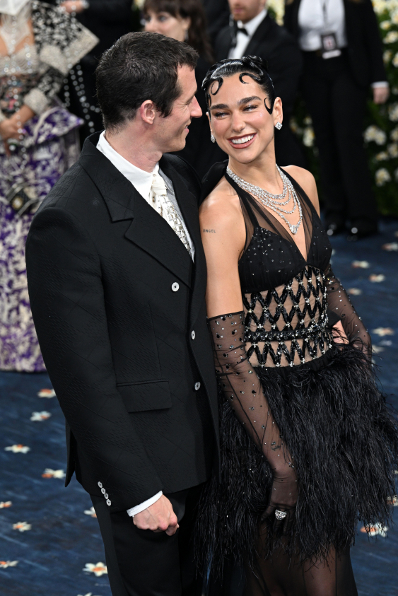 Dua Lipa ve Callum Turner’ın Tanışma Hikayesi