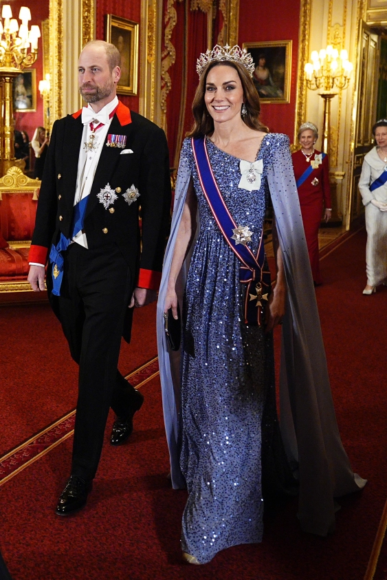 Yeni Taç Alarmı! Kate Middleton, Kraliçe Victoria’nın Koleksiyonundan, Nadiren Gözler Önüne Çıkan Bir Parçayı Taktı