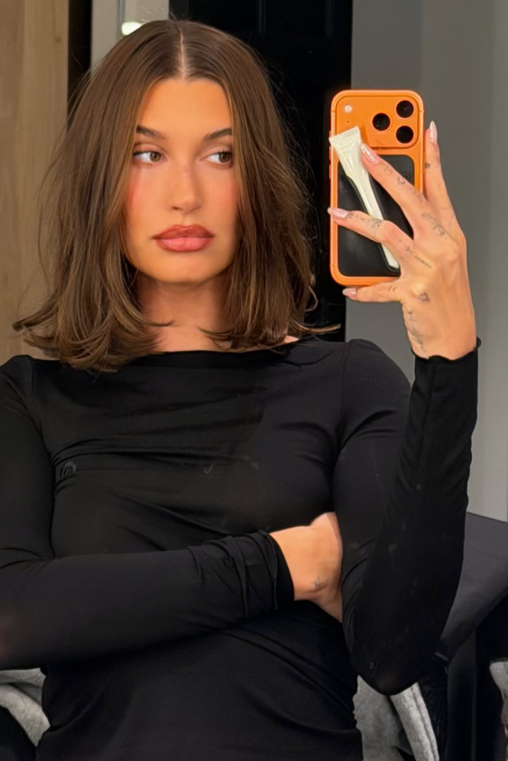 Hailey Bieber Yeni Yıla, Yeni Saç Kesimiyle Giriyor