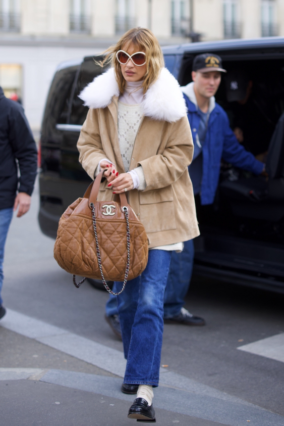 Bella Hadid Paris’te Jane Birkin Stiline 2026 Güncellemesi Getirdi