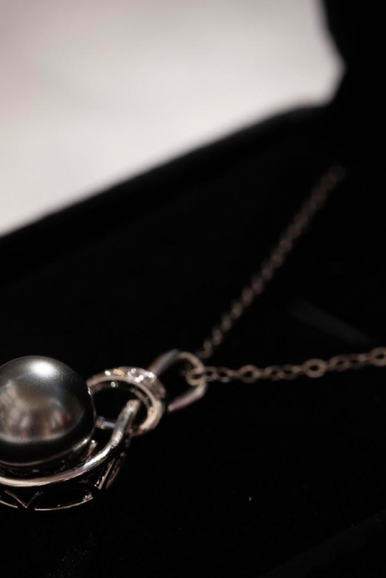 Fred Scarf Jewelry: Tahiti Siyah İncilerinin Zamansız Çekimi