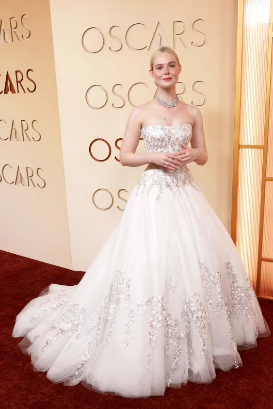 Elle Fanning, 2026 Oscar Ödülleri’nde Çocukluk Evini Modayla Anımsadı