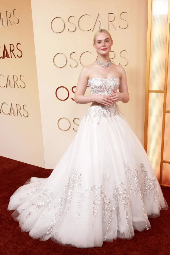 Elle Fanning, 2026 Oscar Ödülleri’nde Çocukluk Evini Modayla Anımsadı