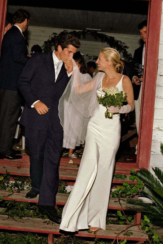 Carolyn Bessette Kennedy’nin İkonik Gelinliğinin Hikayesi