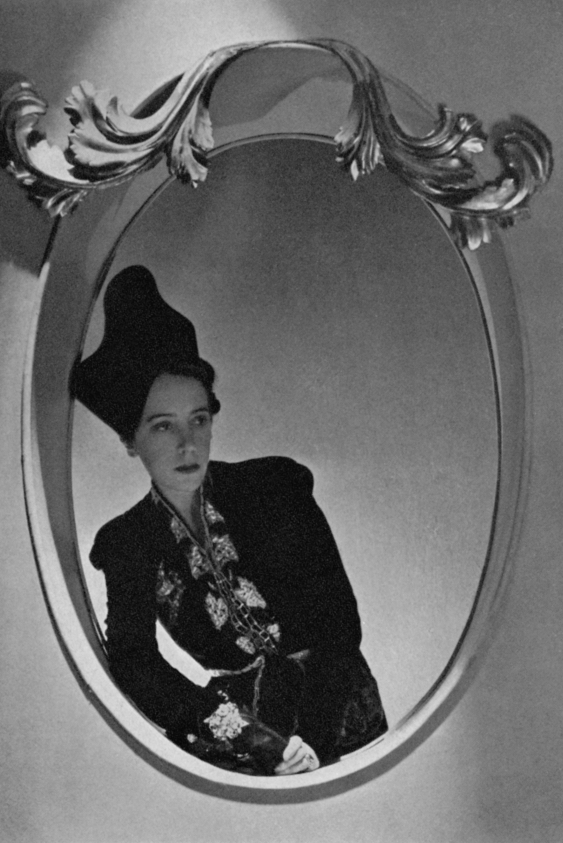 “Schiaparelli: Fashion Becomes Art” Sergisi Victoria & Albert Müzesi’nde