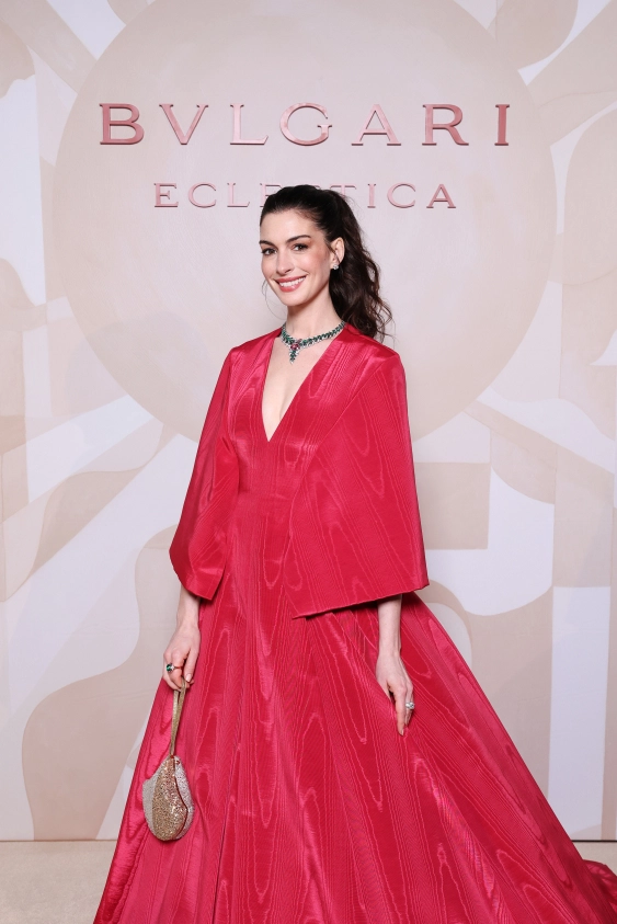 Anne Hathaway, Kırmızı Halı Stilinde Miranda Priestly’yi Geride Bıraktı