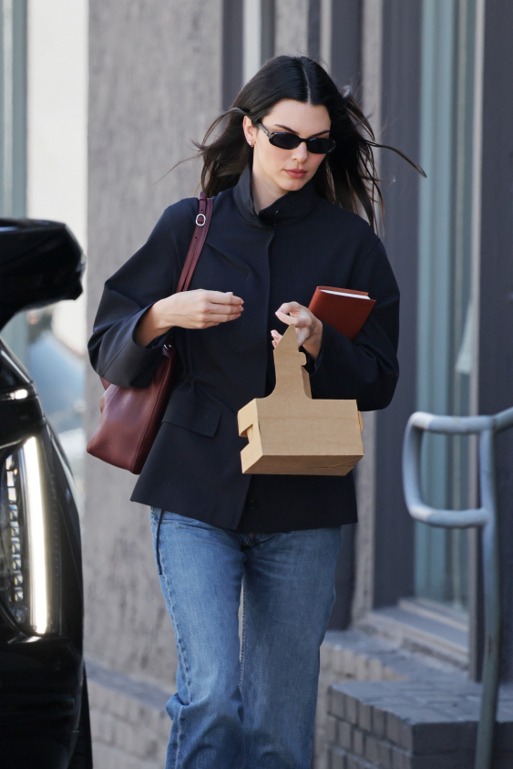 Kendall Jenner, Yeni Favori Markasını Eski Favorisiyle Bir Araya Getiriyor