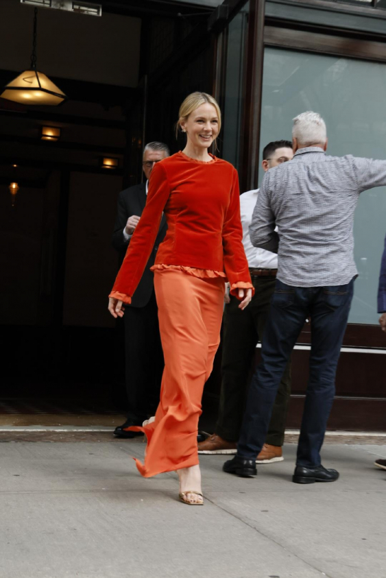 Kırmızı! Pembe! Mor! Favoriniz Olan Yıldızlara Göre Renkleri Nasıl Giymeli?