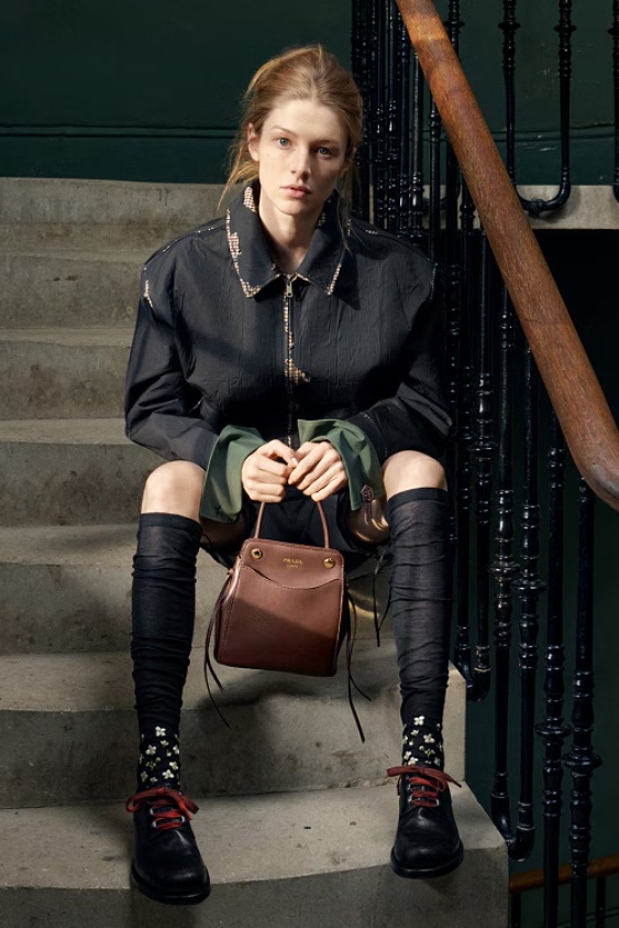 Prada’nın Simple Stories Kampanyasından Dior’un 2027 Pre-Fall Defilesinin Detaylarına Haftanın Moda Haberleri