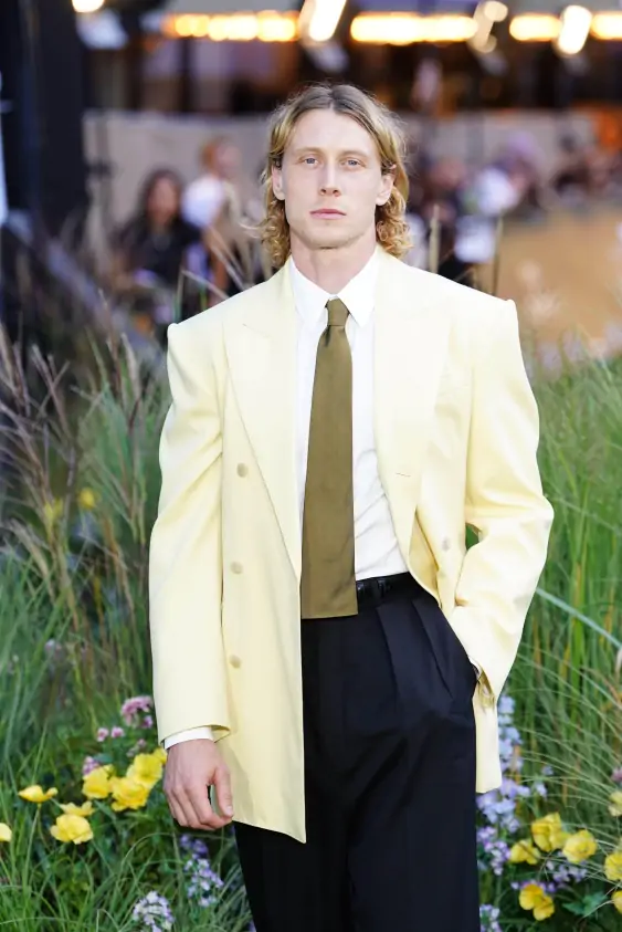 George MacKay Yeni “Sense and Sensibility” Uyarlamasını Vogue Türkiye’ye Anlattı