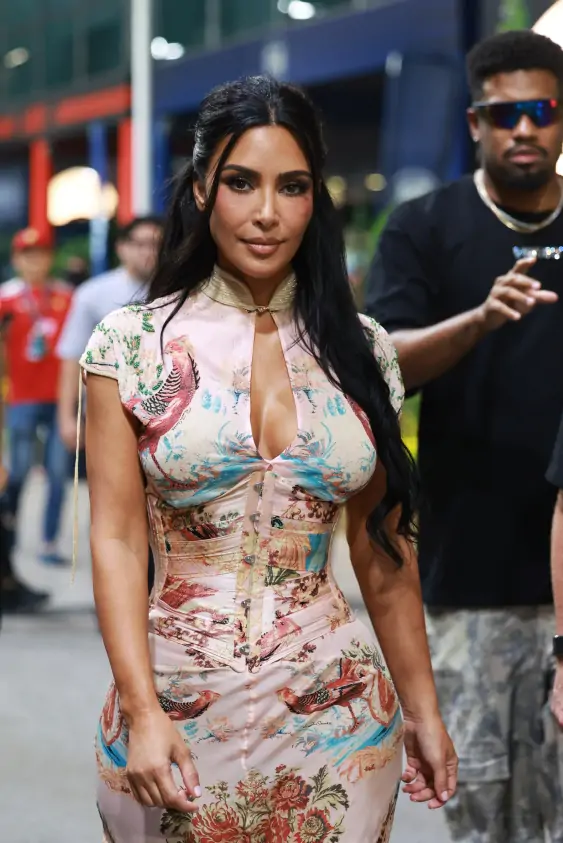 Kim Kardashian, Formula 1 WAG Stiline İddialı Bir Yorum Katıyor