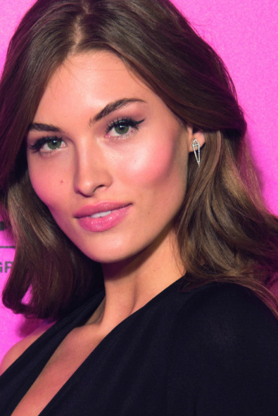Işıltılı ve Pürüzsüz: Grace Elizabeth'in Güzellik Sırları