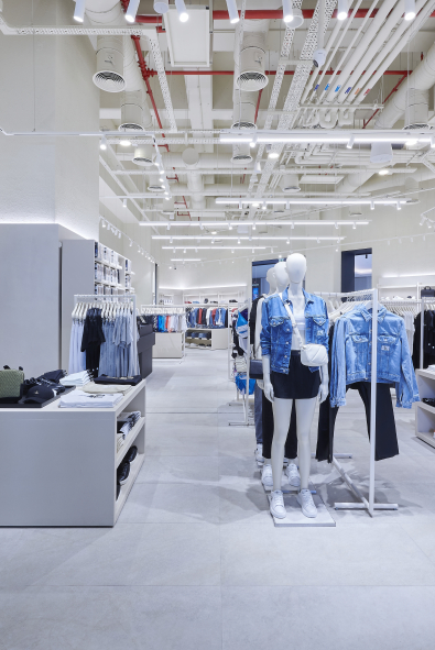 Calvin Klein Jeans Mağazası Emaar Square Mall’da açıldı