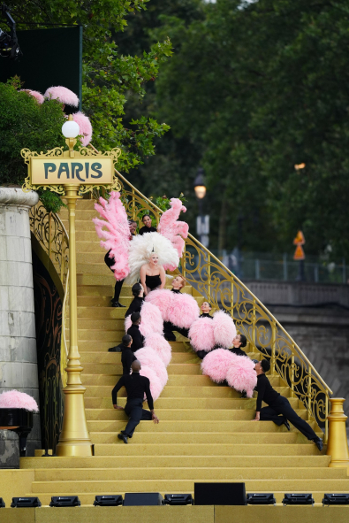 Lady Gaga, Paris 2024 Olimpiyat Oyunları Açılış Töreninde Zizi Jeanmaire'e Saygı Duruşunda Bulundu