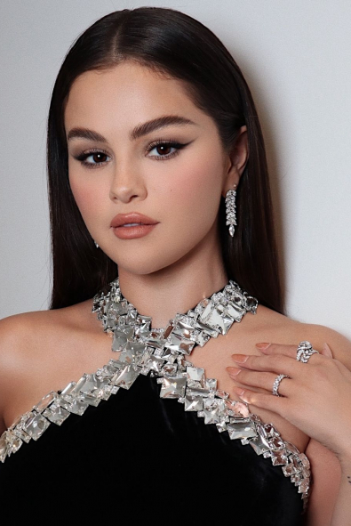 Selena Gomez'in Zamansız Kırmızı Halı Güzelliği