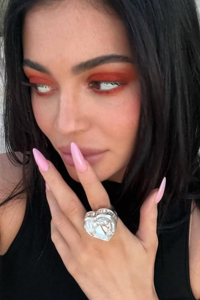 Kylie Jenner ve “Pumpkin Spiced” Göz Makyajı