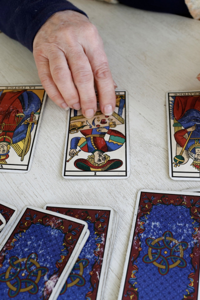 Gizemli Yolculuk: Tarot Falı ve Sırları