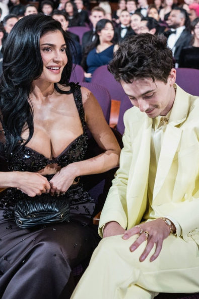 Kylie Jenner ve Timothée Chalamet, 2025 Oscar Töreni’nde Romantik Zamanlar Yaşadı