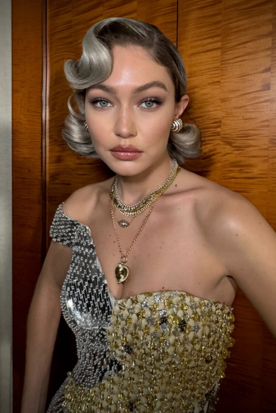 Gigi Hadid ve “Silver Tequila” Saç Rengi