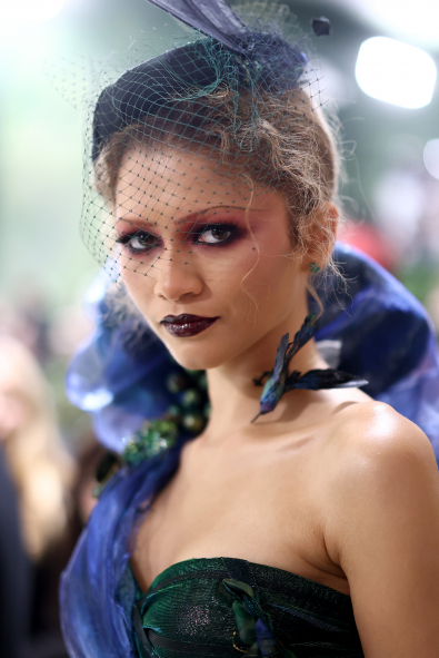 Geçmişten Bugüne Met Gala'nın En Etkileyici Saç ve Makyajları