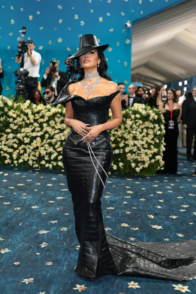 Kim Kardashian, 2025 Met Gala’da Chrome Hearts Takımıyla Moda Şovu Yaptı