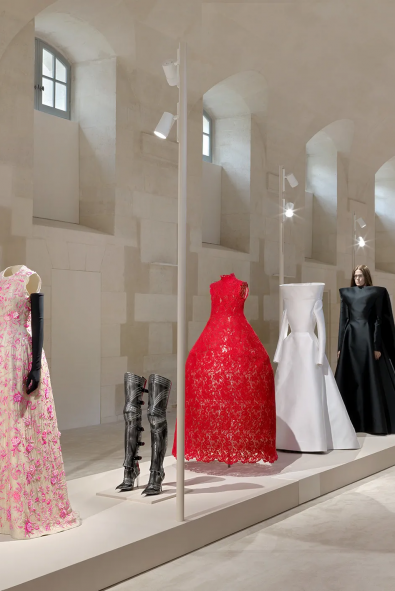 Balenciaga, Demna’nın Modaevindeki 10 Yılını Özel Bir Sergi ile Kutluyor