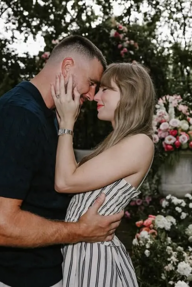 Taylor Swift’in Nişan Yüzüğünün Ardındaki Hikâye