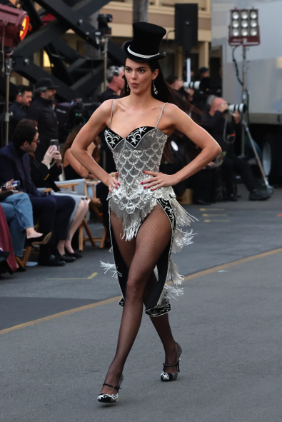 Kendall Jenner, Vogue World 2025: Hollywood’u “Moulin Rouge” Kostümüyle Açtı