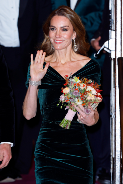 Galler Prensesi Kate Middleton, Zümrüt Kadife İçinde Parti Sezonuna Hazır