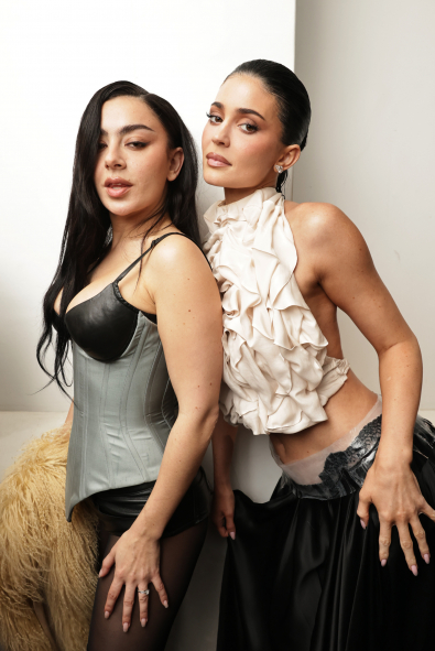 Kylie Jenner, Oyunculuk Kariyerinin Başlangıcını Margiela ile Kutluyor