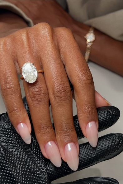 2026’nın En Temiz Tırnak Trendi: Cam Tırnaklar Nasıl Yapılır?