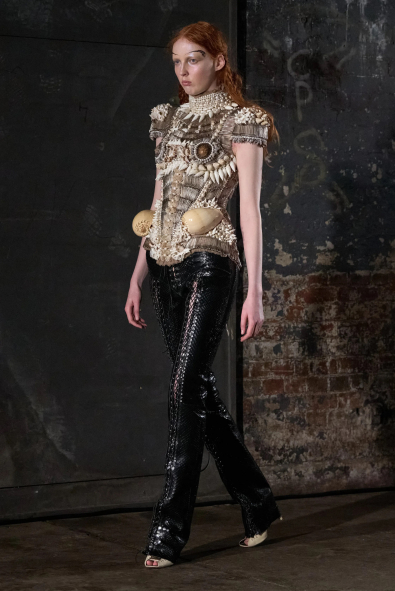 Punk Ateşi: Modanın Gürültülü Dönüşü