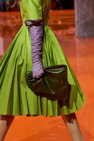 2026 İlkbahar/Yaz Sezonunda Kese Çantalar Geri Döndü