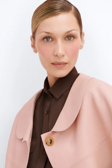 Bella Hadid, At Yılı’na Hazır