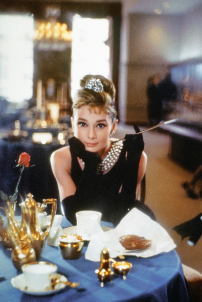 Audrey Hepburn’ün Sinema Tarihine Geçen 7 Givenchy Görünümü