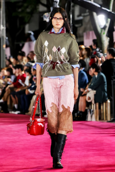 Dağınık Ama Bilinçli: “Messy Girl” Akımı Neyi Değiştiriyor?