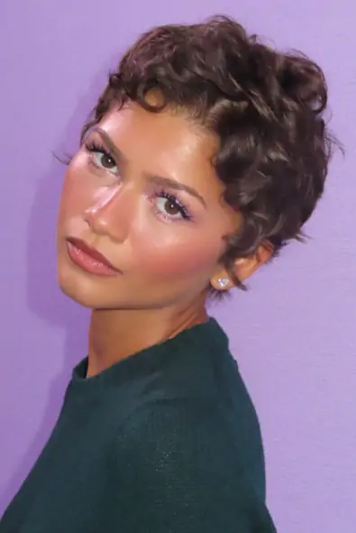 Zendaya’dan Yeni Sezonun Saç ve Makyaj Hamlesi