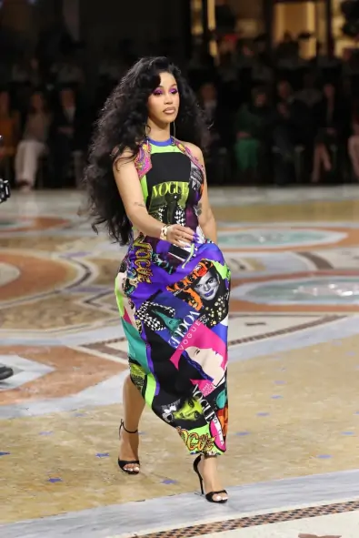 Cardi B Vogue World 2026: Milano’da Baştan Aşağı Desenlere Büründü
