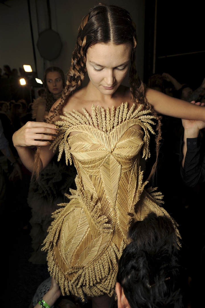 Alexander McQueen 2011 İlkbahar/Yaz Çekim Arkası