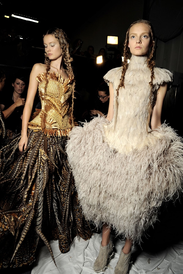 Alexander McQueen 2011 İlkbahar/Yaz Çekim Arkası