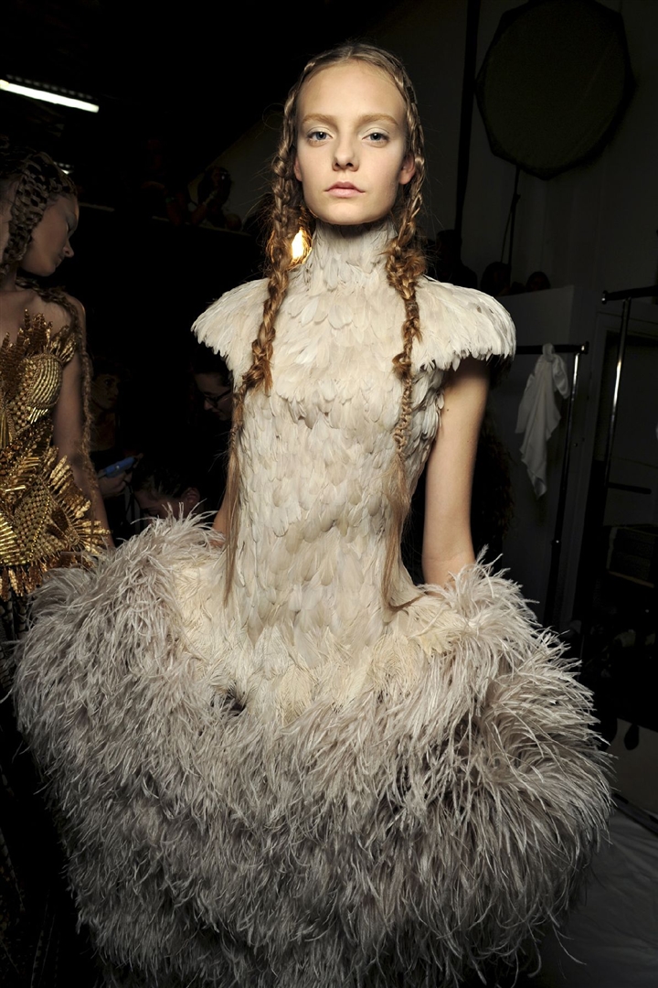 Alexander McQueen 2011 İlkbahar/Yaz Çekim Arkası