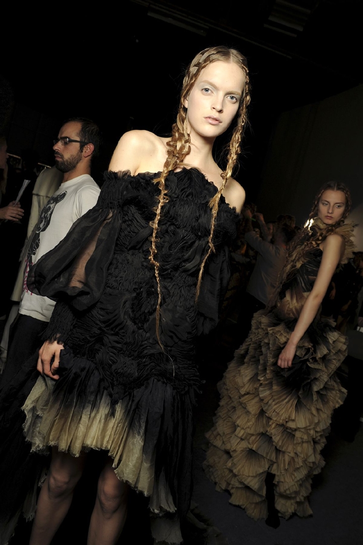 Alexander McQueen 2011 İlkbahar/Yaz Çekim Arkası