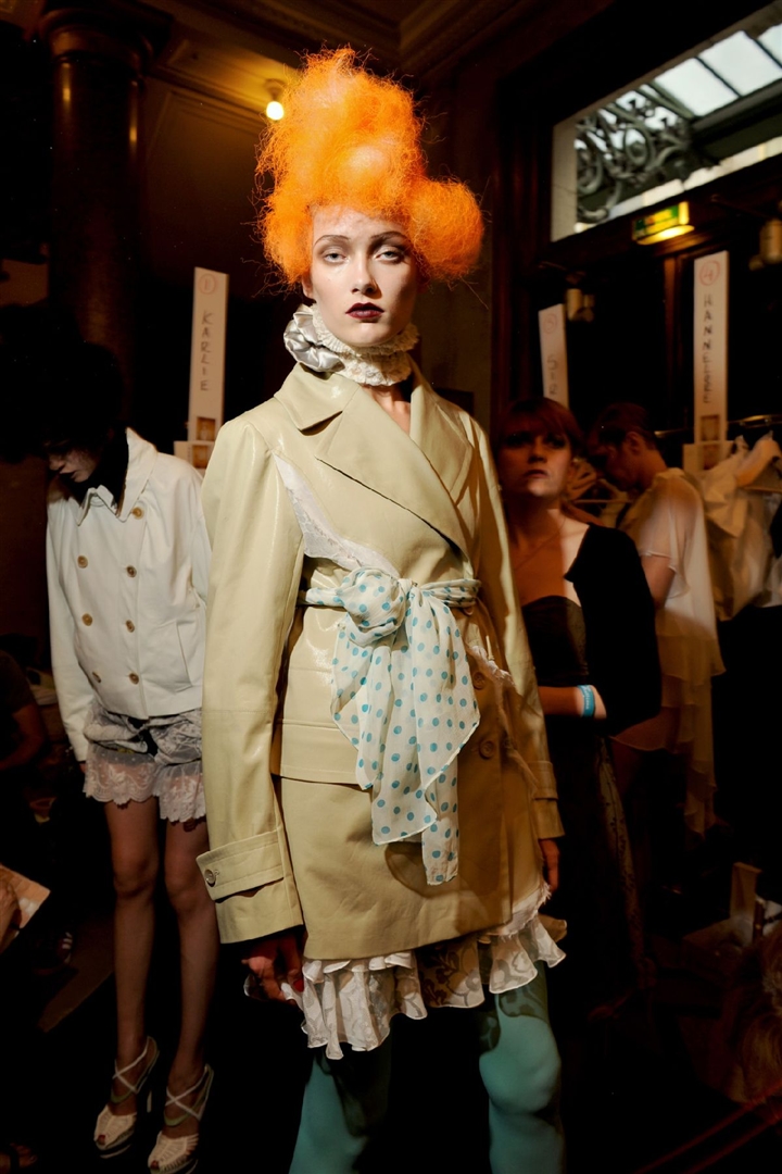 John Galliano 2011 İlkbahar/Yaz Çekim Arkası