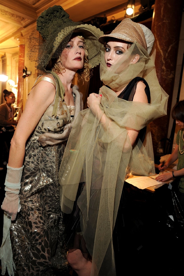 John Galliano 2011 İlkbahar/Yaz Çekim Arkası